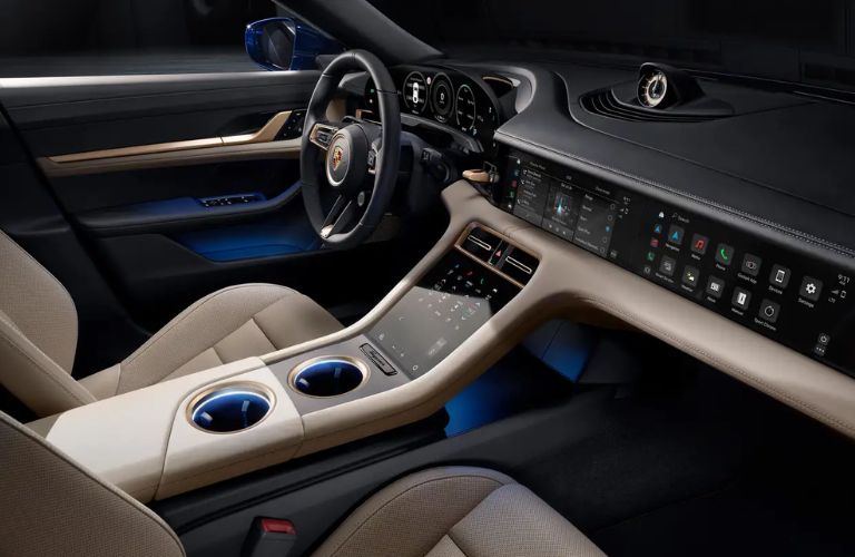 An image of the advanced front interior cabin of the 2023 Porsche Taycan